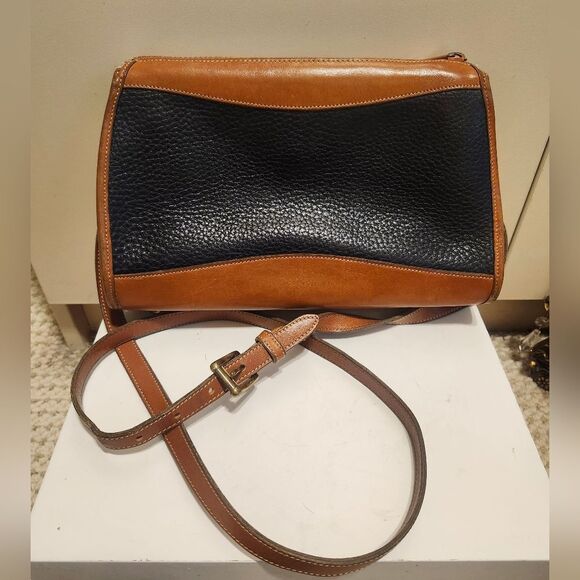Vintage VG '80s Dooney & Bourke Classic Black/Tan Leather Zip Top Crossbody Bag - Picture 6 of 10